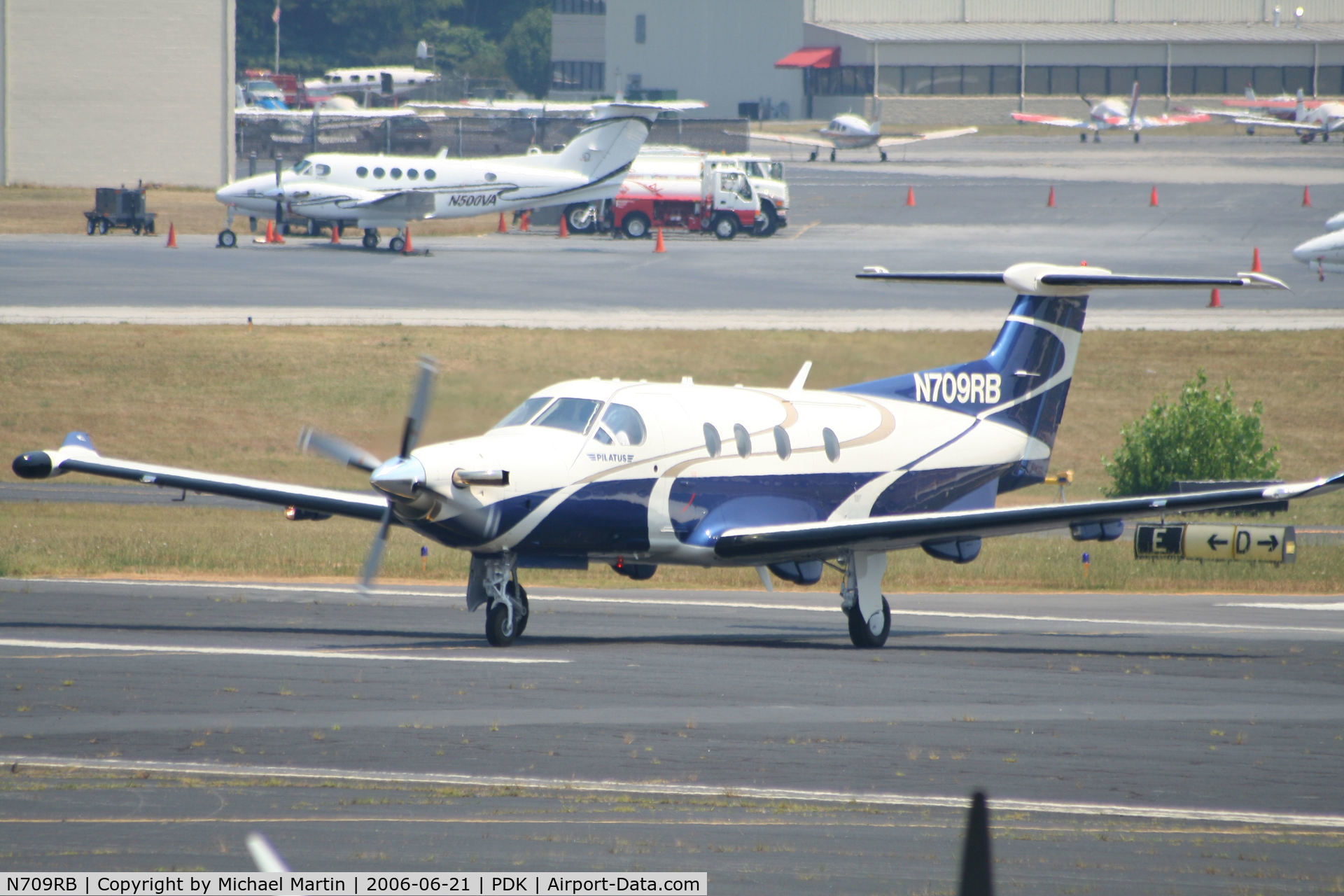 N709RB, 2006 Pilatus PC-12/47 C/N 709, Taxing to Epps Air Service