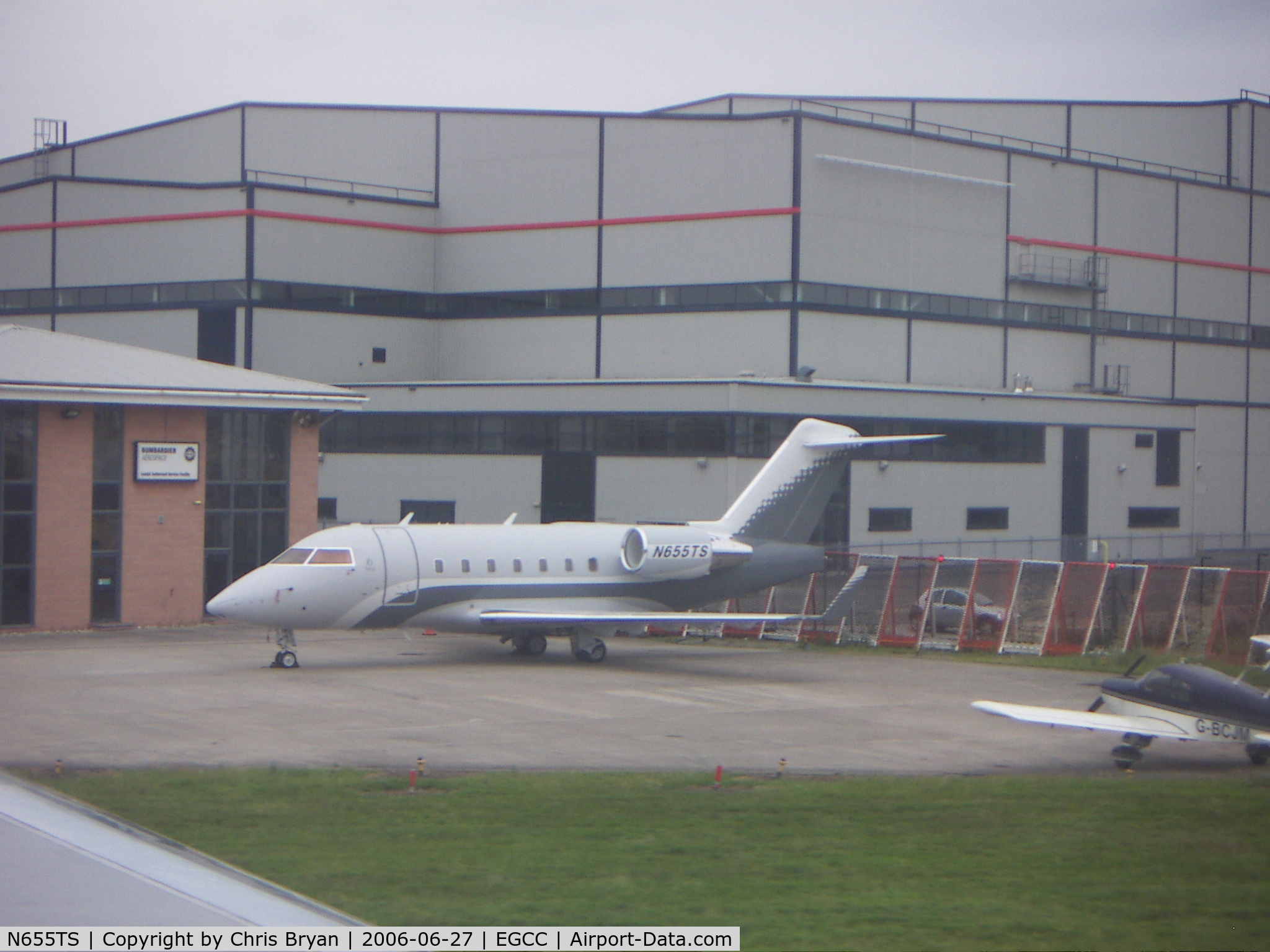 N655TS, 2001 Bombardier Challenger 604 (CL-600-2B16) C/N 5505, Shot taken while taxing by in a 757