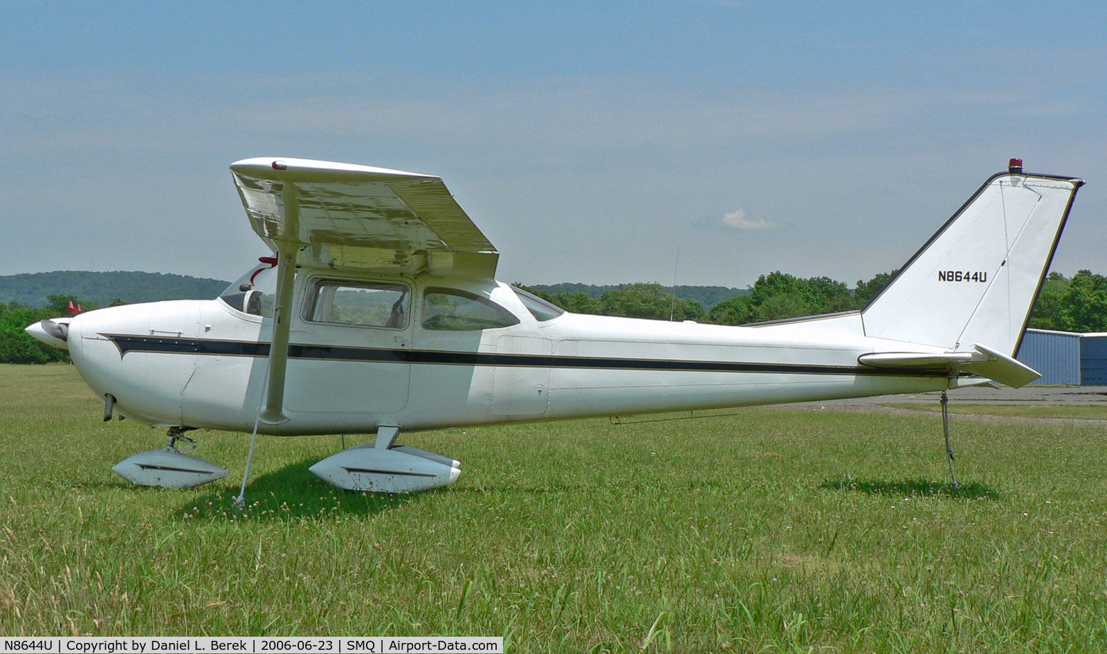 N8644U, 1965 Cessna 172F C/N 17252546, This 1965-vintage aircraft joined several other oldtimers on the grassy side of Somerset County Airport.