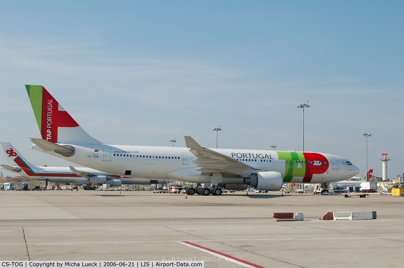 CS-TOG, 1999 Airbus A330-223 C/N 312, The striking new colour scheme of TAP Portugal
