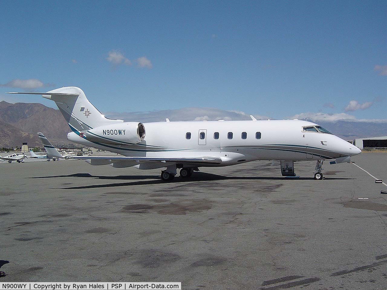 N900WY, 2004 Bombardier Challenger 300 (BD-100-1A10) C/N 20035, .