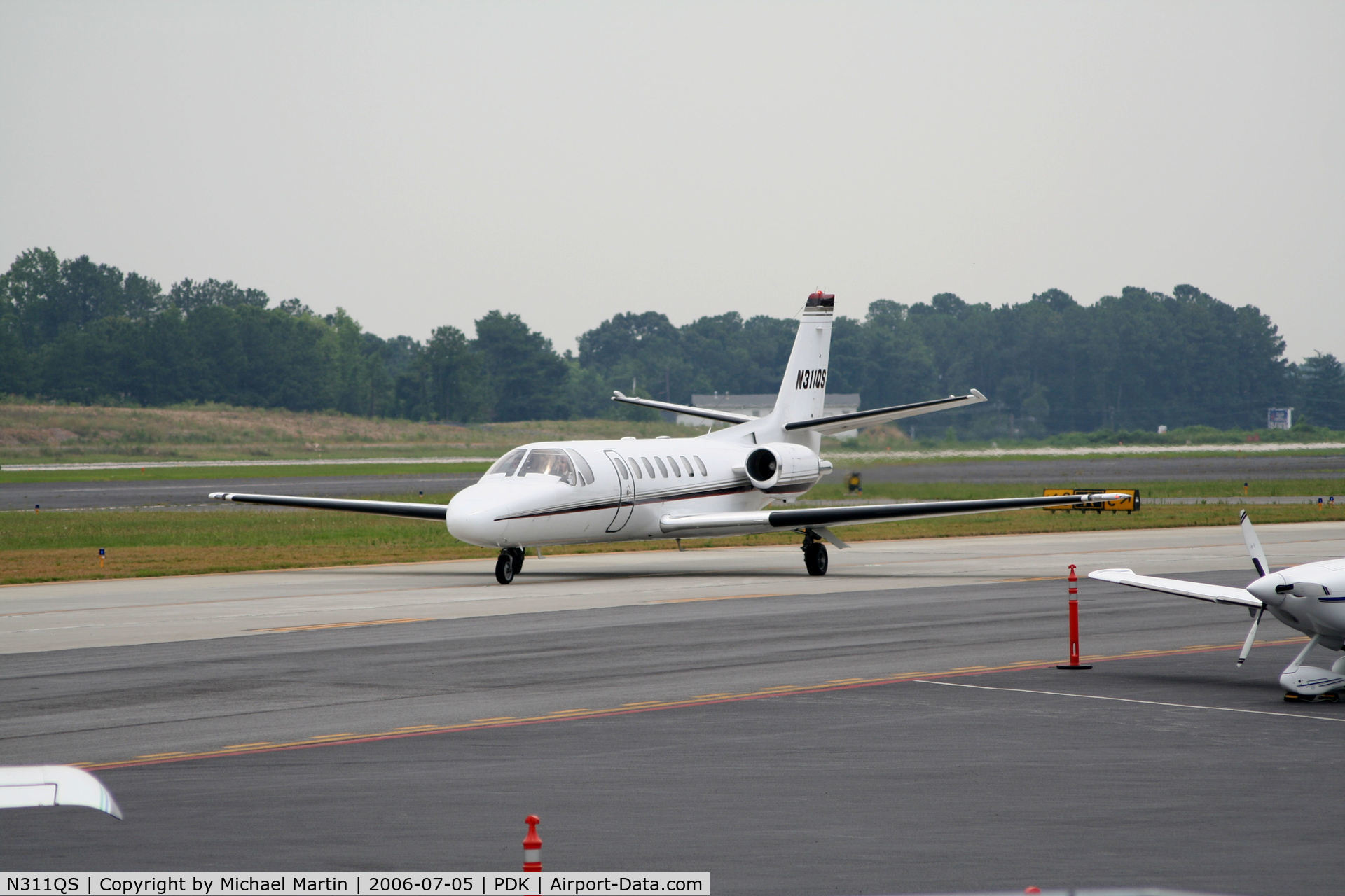 N311QS, 2008 Cessna 680 Citation Sovereign C/N 680-0196, Taxing to Signature Air