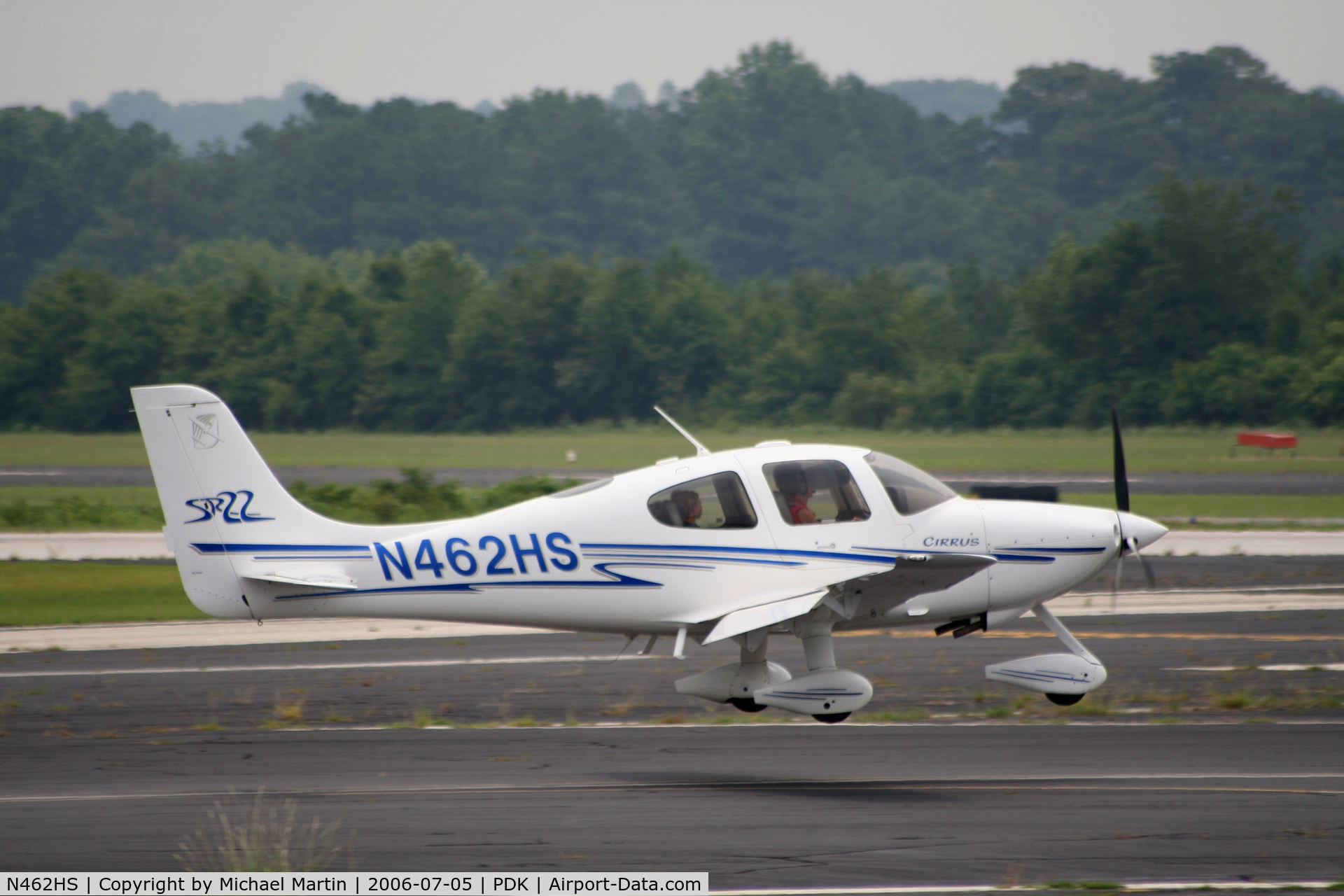 N462HS, 2003 Cirrus SR22 C/N 0775, Landing 20R just feet from the runway