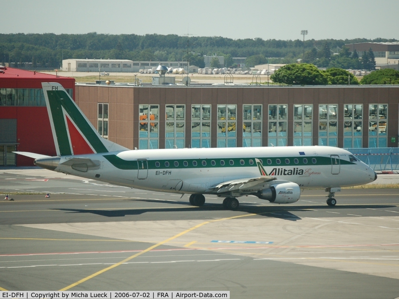 EI-DFH, 2004 Embraer 170LR (ERJ-170-100LR) C/N 17000009, Alitalia jet with Snoopy nose