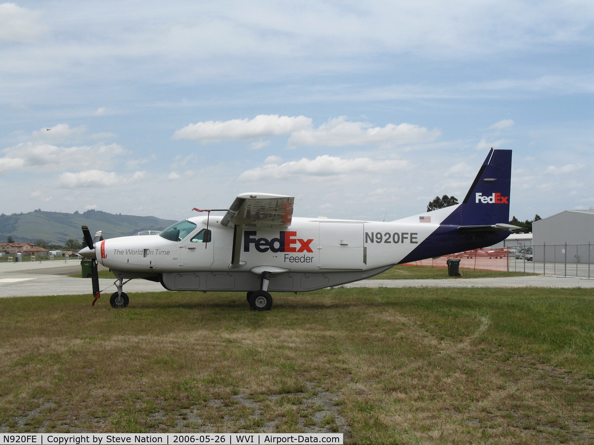 N920FE, Cessna 208B C/N 208B0020, FedEx Express 1987 Cessna 208 @ Watsonville Municipal Airport, CA