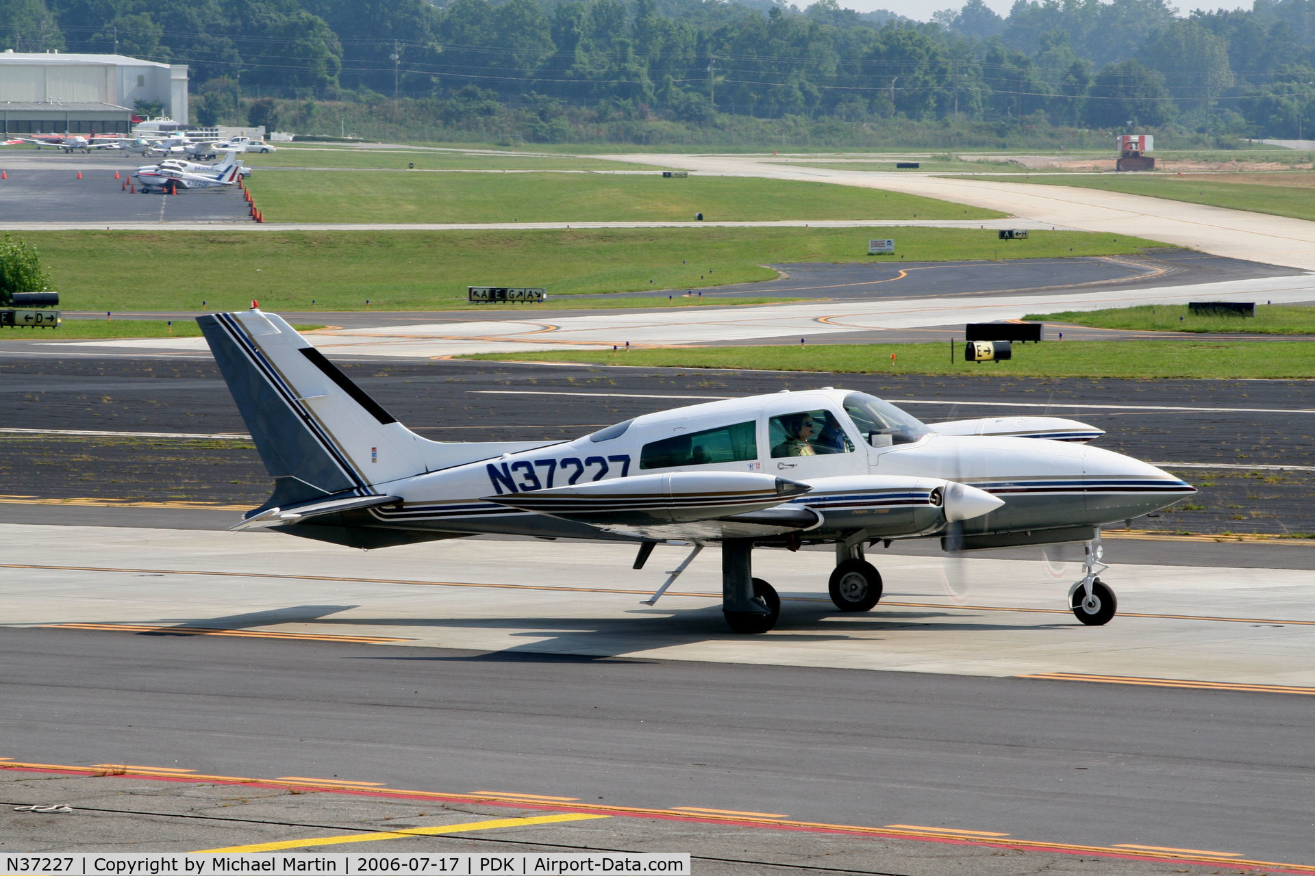 N37227, 1977 Cessna T310R C/N 310R0966, Taxing from Epps Air Service