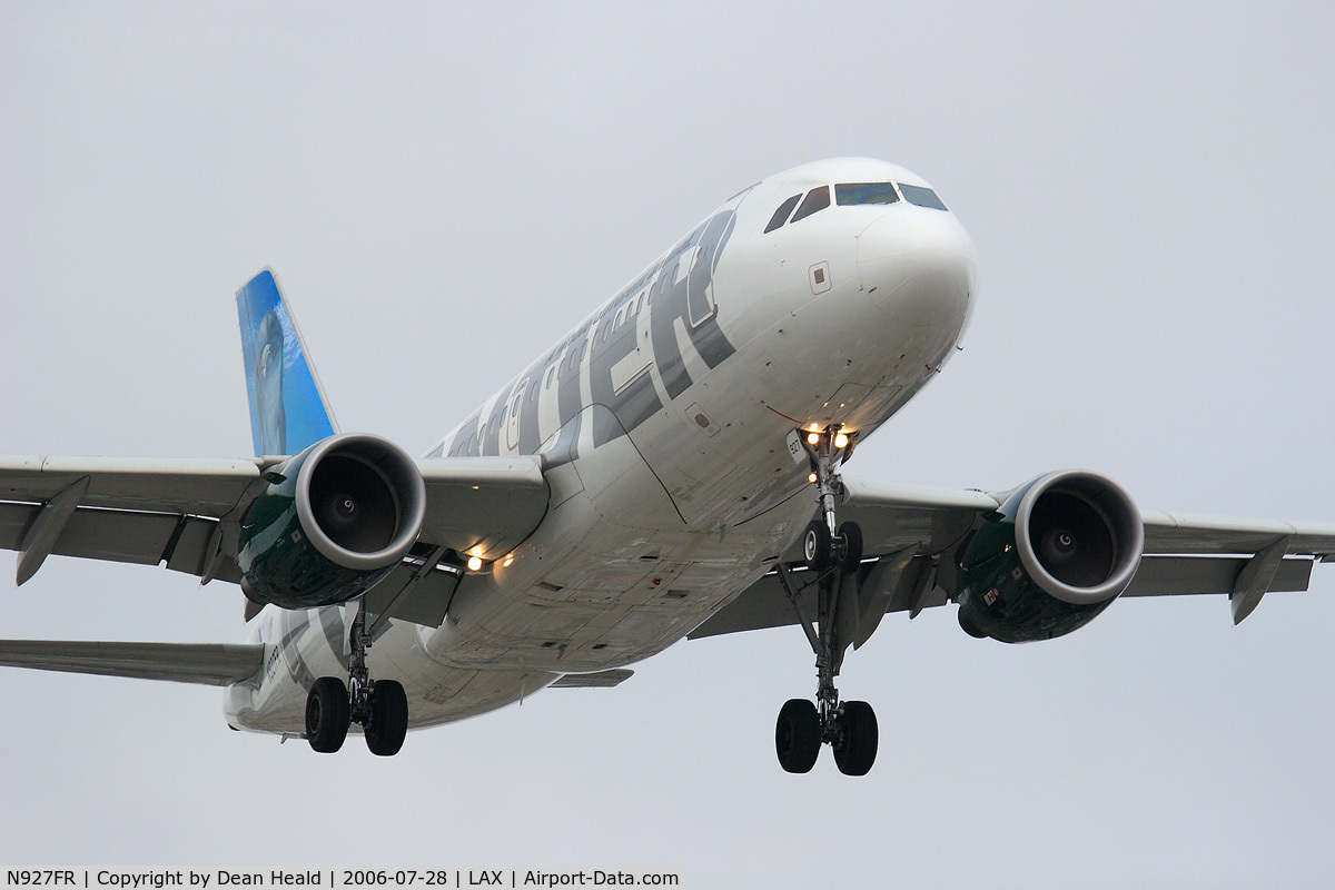 N927FR, 2004 Airbus A319-111 C/N 2209, Frontier Airlines N927FR on final approach to RWY 24R.