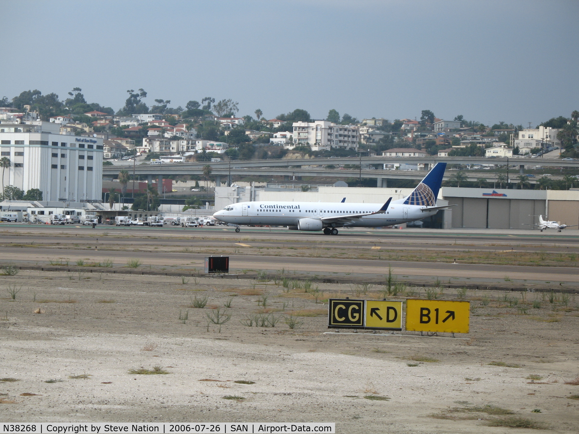 N38268, 2001 Boeing 737-824 C/N 31587, Continental 737-824 taking-off @ San Diego, CA