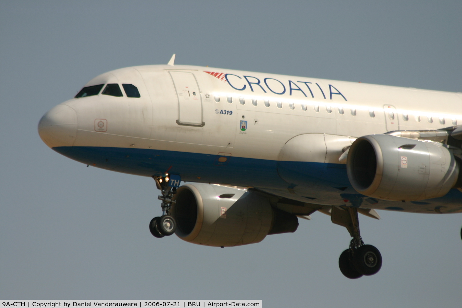 9A-CTH, 1998 Airbus A319-112 C/N 833, ZAGREB is about to land on rwy 25L