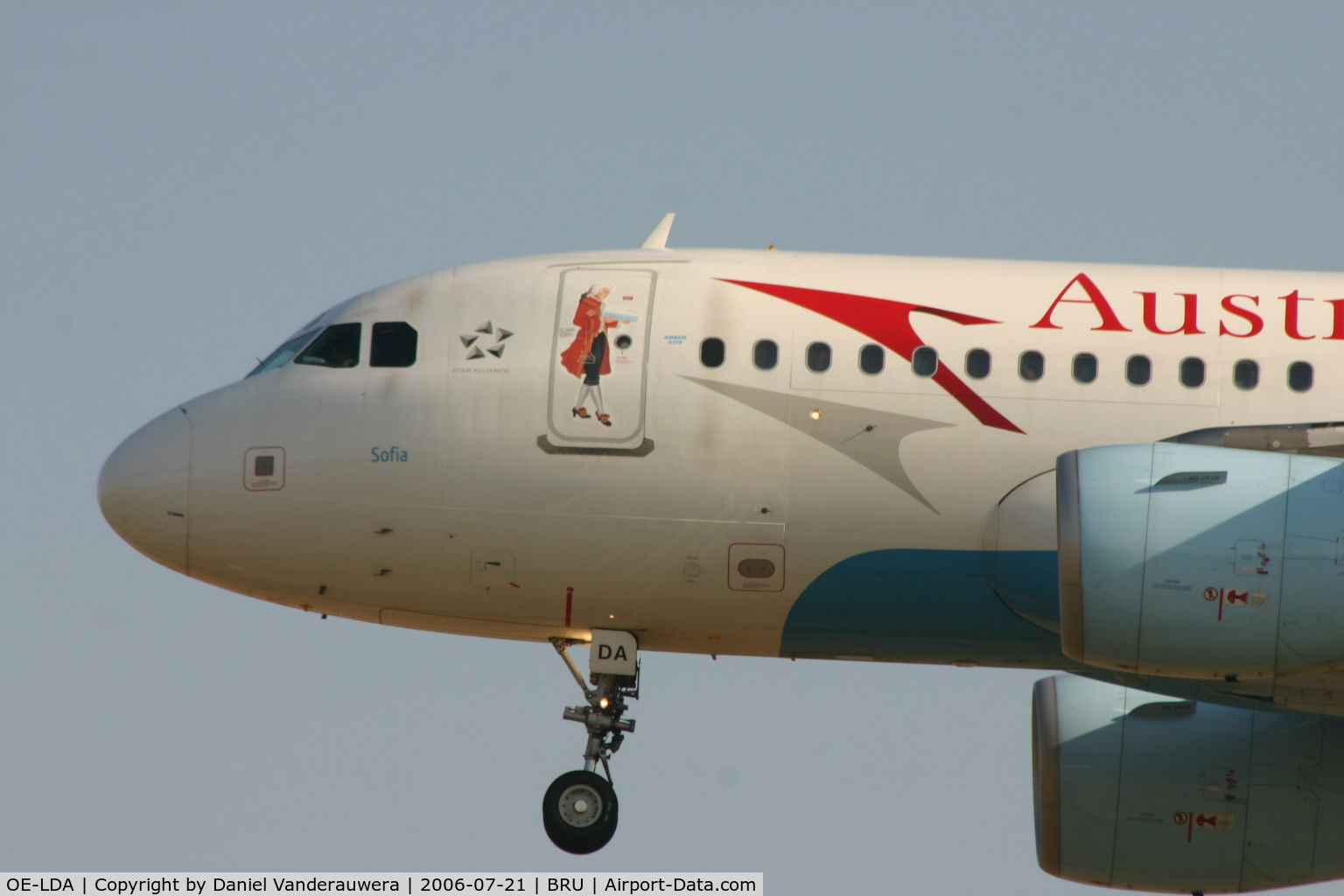 OE-LDA, 2004 Airbus A319-112 C/N 2131, SOFIA  - flight OS351 - is descending to rwy 25L