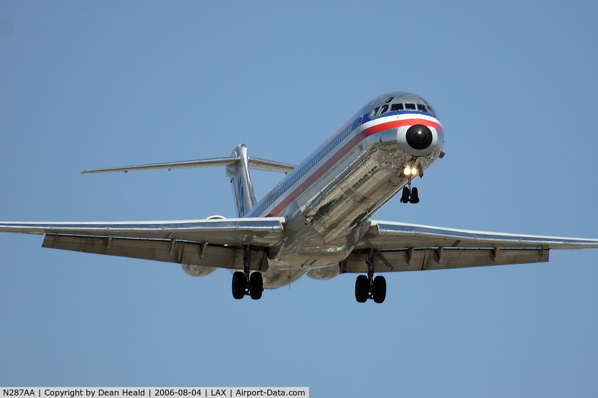 N287AA, 1985 McDonnell Douglas MD-82 (DC-9-82) C/N 49299, American Airlines N287AA (FLT AAL2449) from Dallas Fort Worth Int'l (KDFW) on final approach to RWY 24R.