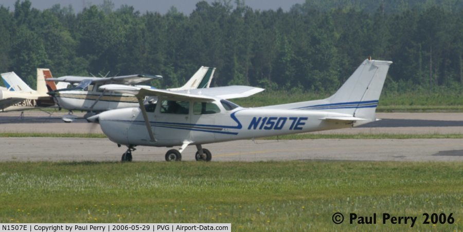 N1507E, 1978 Cessna 172N C/N 17271028, Taxiing about, getting in line for takeoff