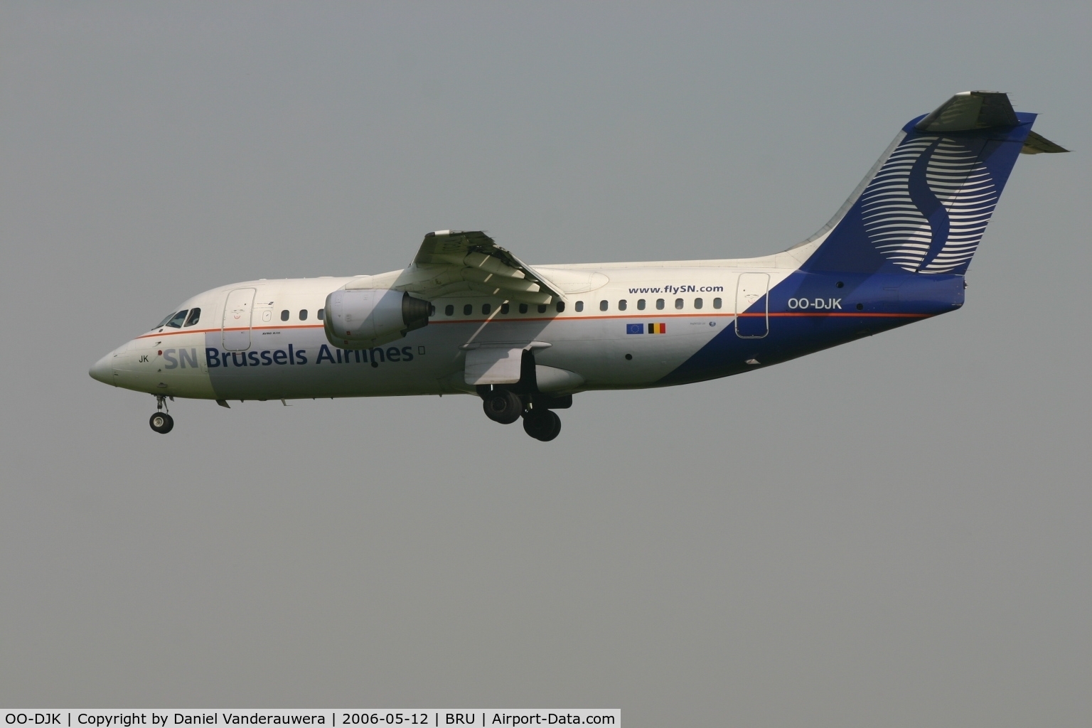 OO-DJK, 1995 British Aerospace Avro 146-RJ85 C/N E.2271, short to land on rwy 25L