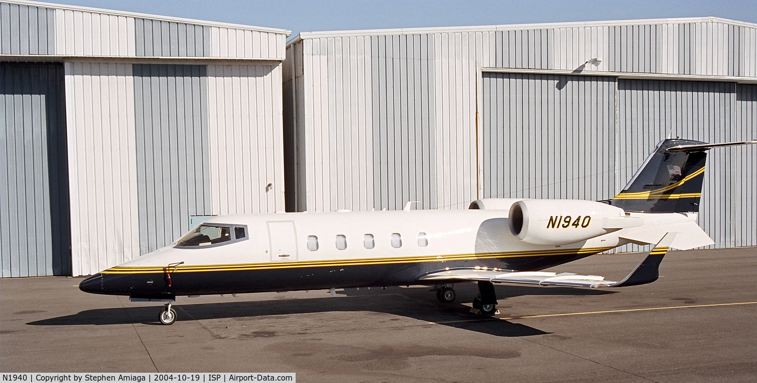N1940, 1994 Learjet Inc 60 C/N 002, Lear 60 at the A&P ramp...