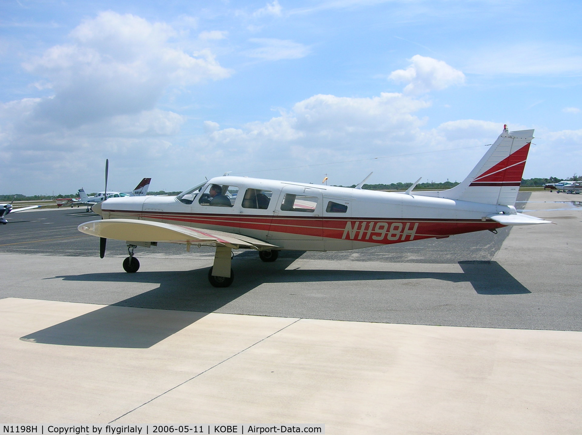 N1198H, Piper PA-32R-300 Cherokee Lance C/N 32R-7780143, Getting ready to leave
