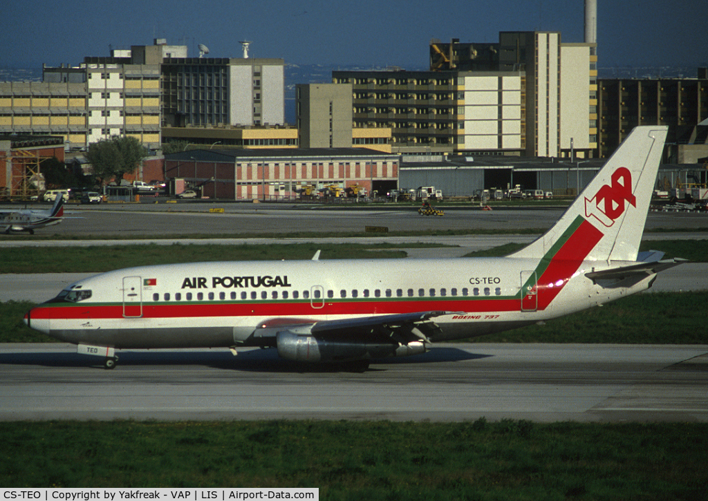 CS-TEO, 1983 Boeing 737-282 C/N 23045, TAP Air Portugal Boeing 737-200 landing at LIS