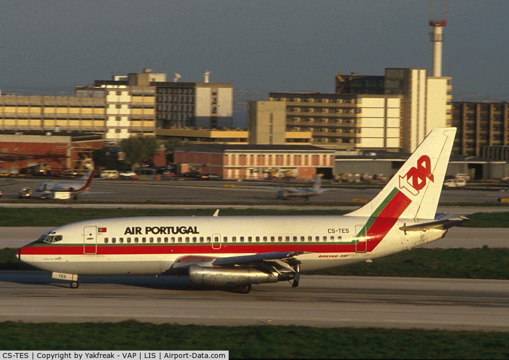 CS-TES, 1982 Boeing 737-230 C/N 22637, TAP Air Portugal Boeing 737-200 landing at LIS