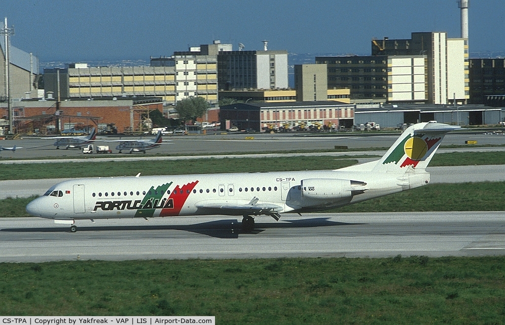 CS-TPA, 1989 Fokker 100 (F-28-0100) C/N 11257, Portugalia Fokker 100 landing at LIS