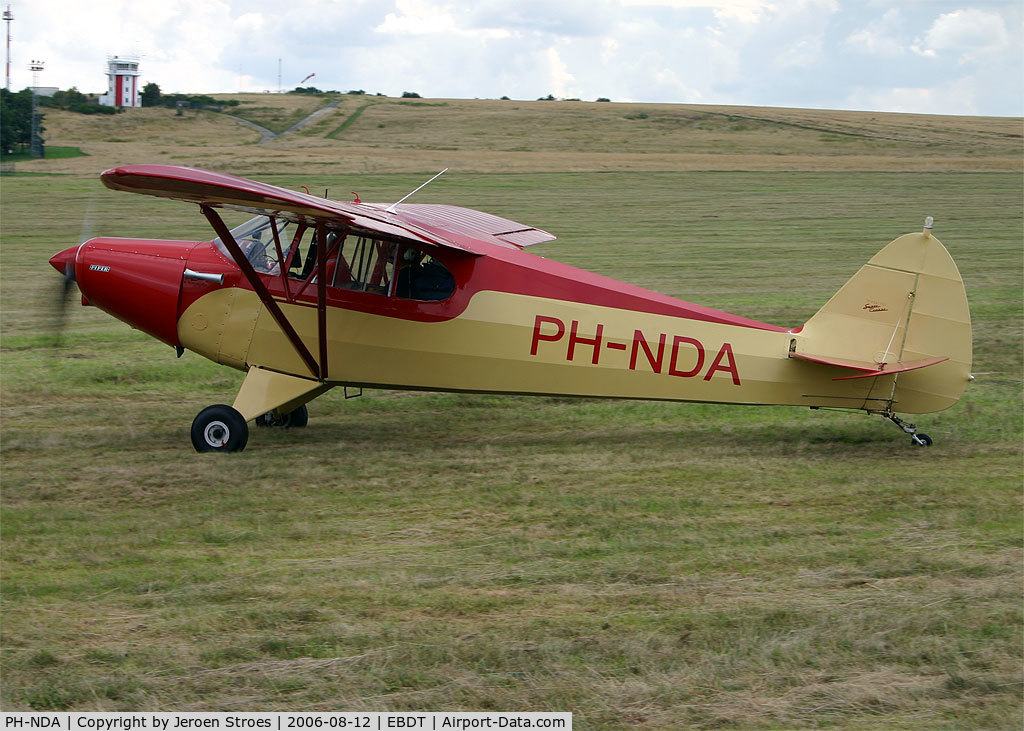 PH-NDA, 1947 Piper PA-12 Super Cruiser C/N 12-2918, Oldtimer FLY-IN 2006. Aircraft is based at EHRD