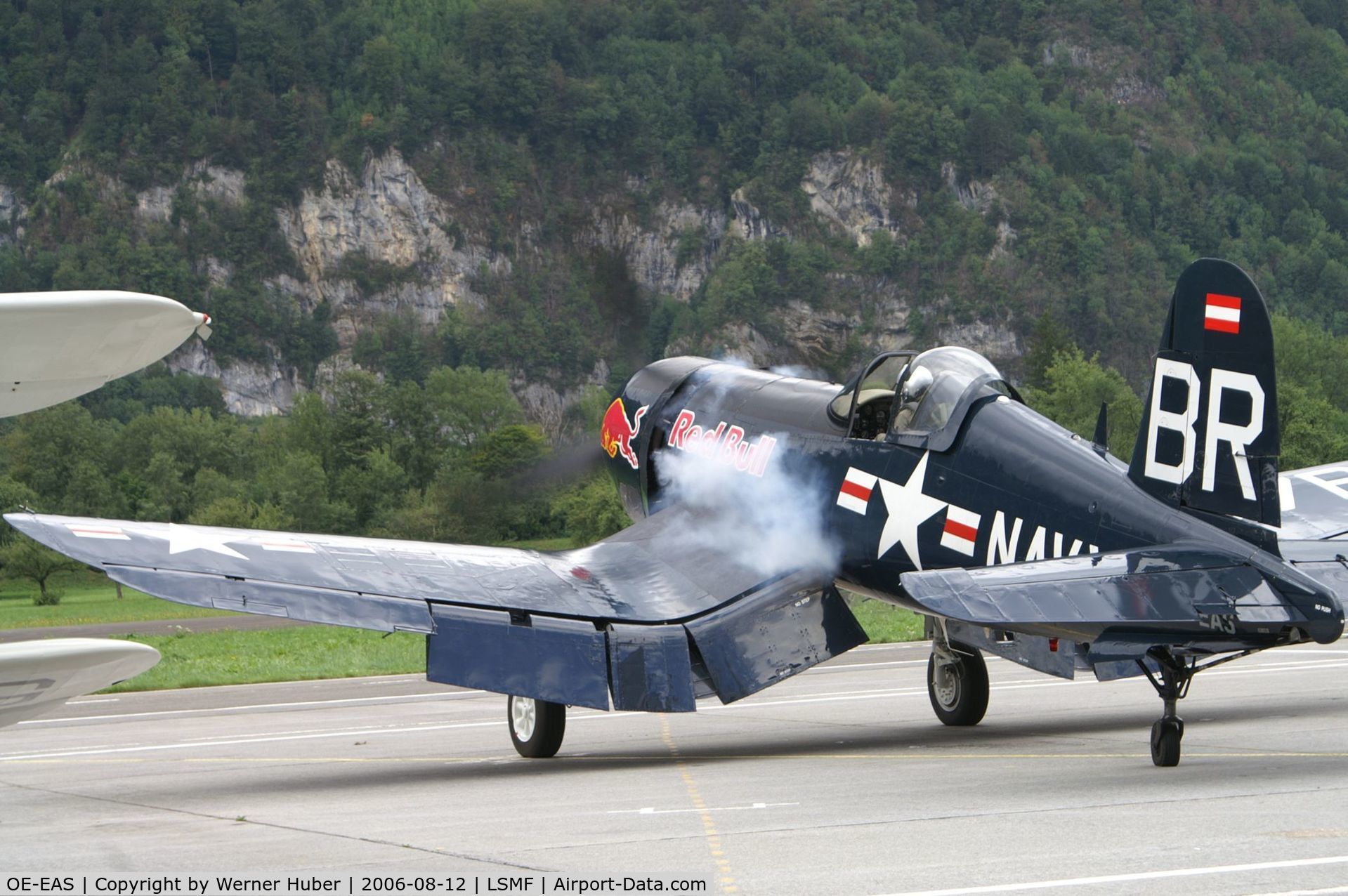 OE-EAS, 1945 Vought F4U-4 Corsair C/N 9149, <Red Bull> starting engine