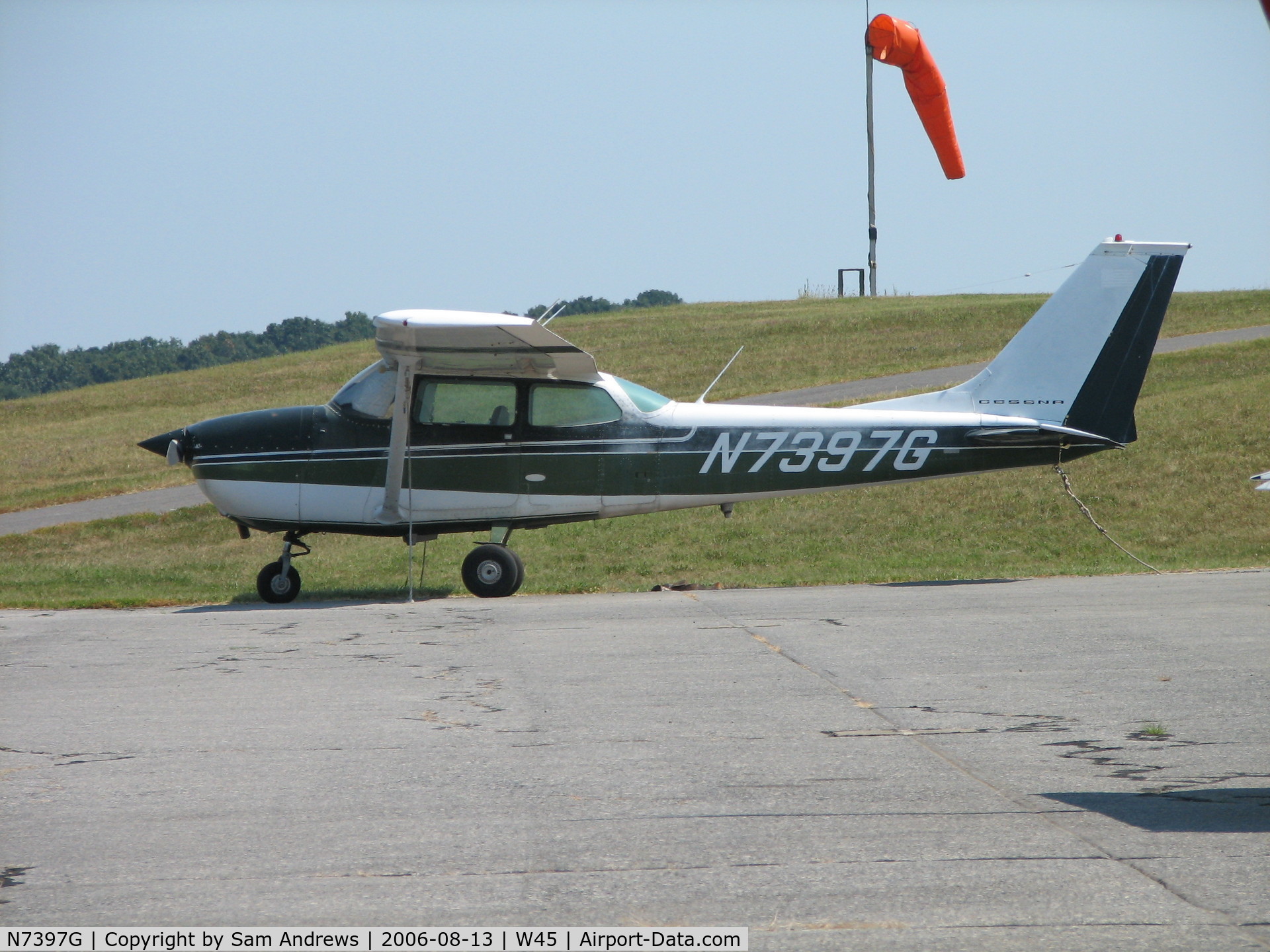 N7397G, 1970 Cessna 172K Skyhawk C/N 17259097, Sightseeing aircraft I assume.