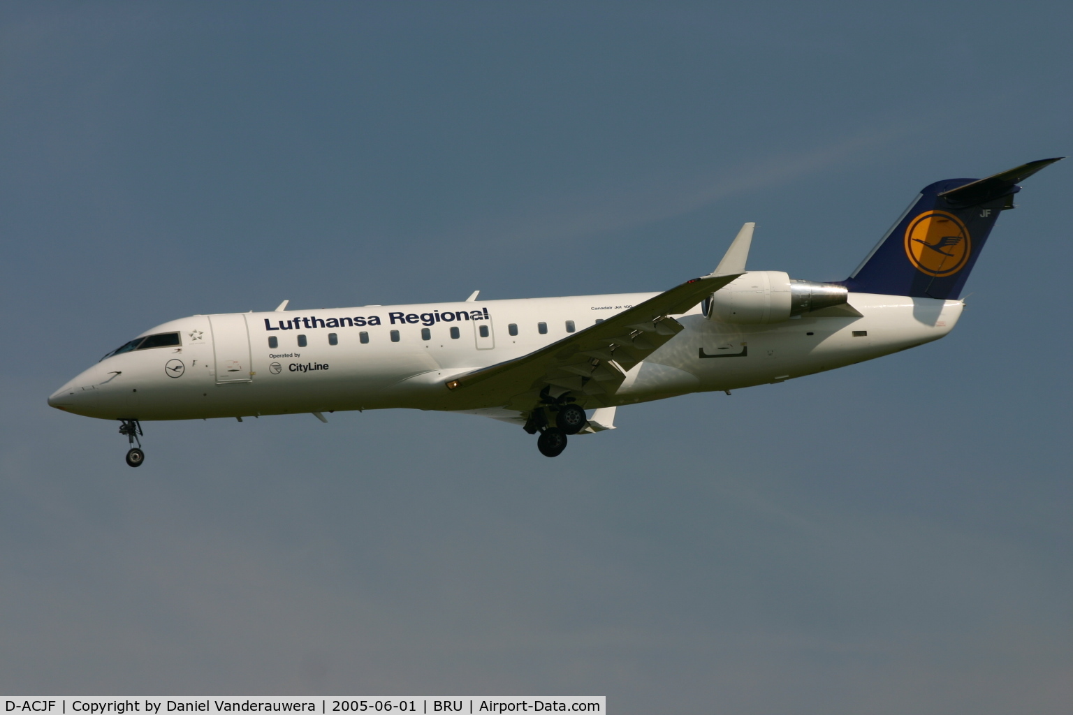 D-ACJF, 1996 Canadair CRJ-100LR (CL-600-2B19) C/N 7200, descendint to rwy 25L