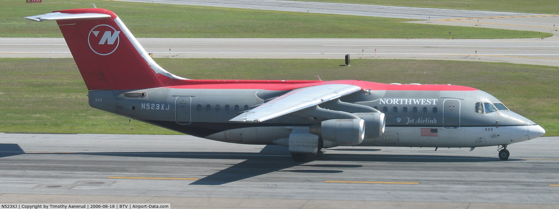 N523XJ, 1999 British Aerospace Avro 146-RJ85A C/N E2348, Arriving at Burlington, VT
