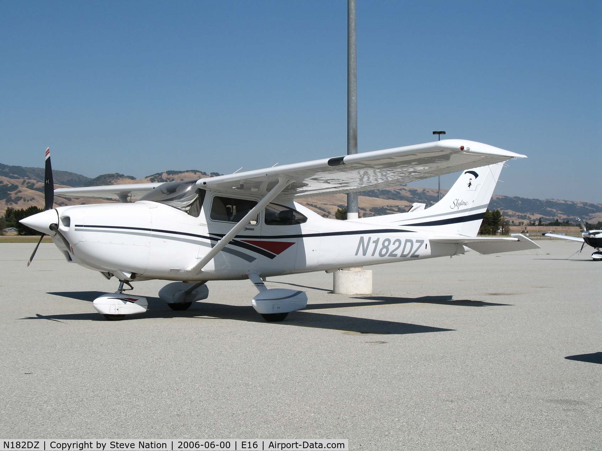 N182DZ, Cessna 182S Skylane C/N 18280428, 1999 Cessna 182S @ South County Airport (San Martin), CA