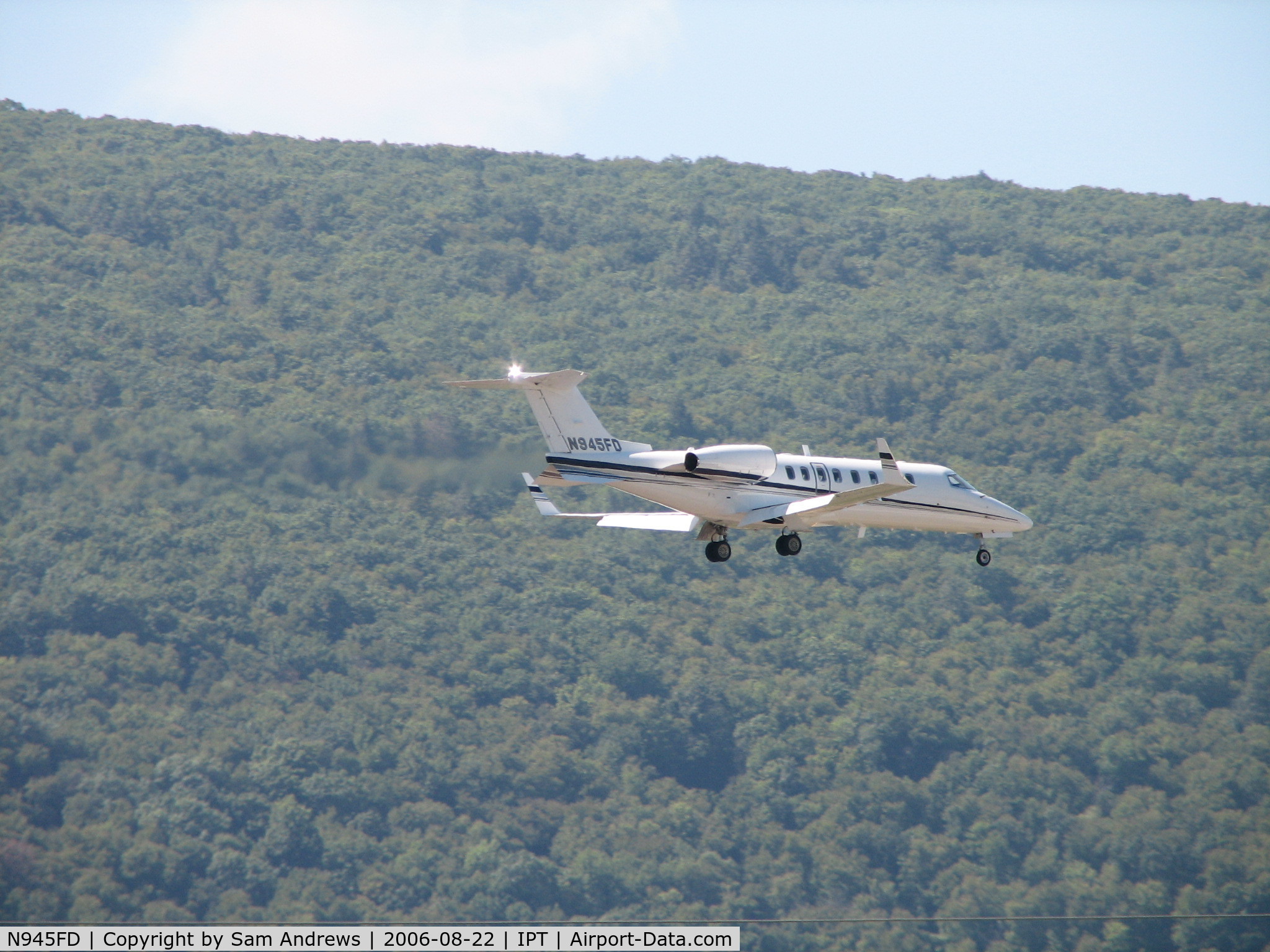 N945FD, 2000 Learjet 45 C/N 122, stable approaches are always best.