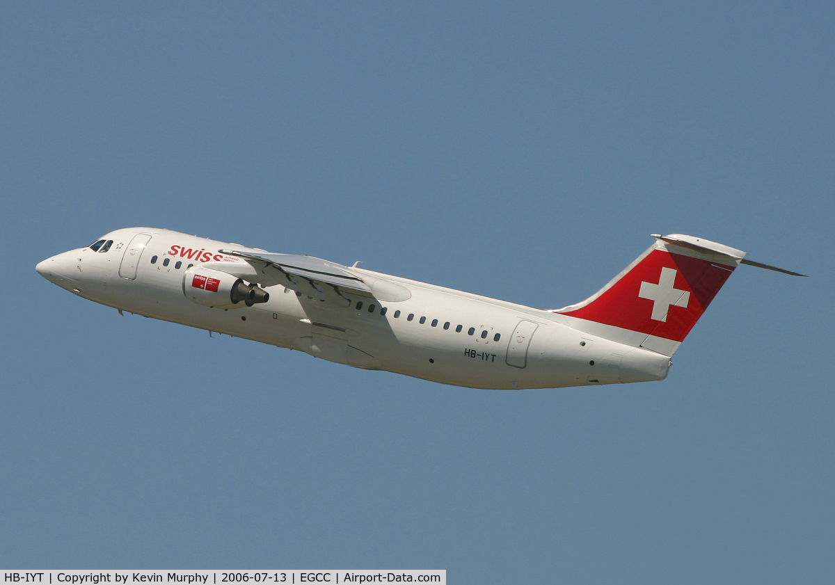 HB-IYT, 2000 British Aerospace Avro 146-RJ100 C/N E3380, Swiss RJ