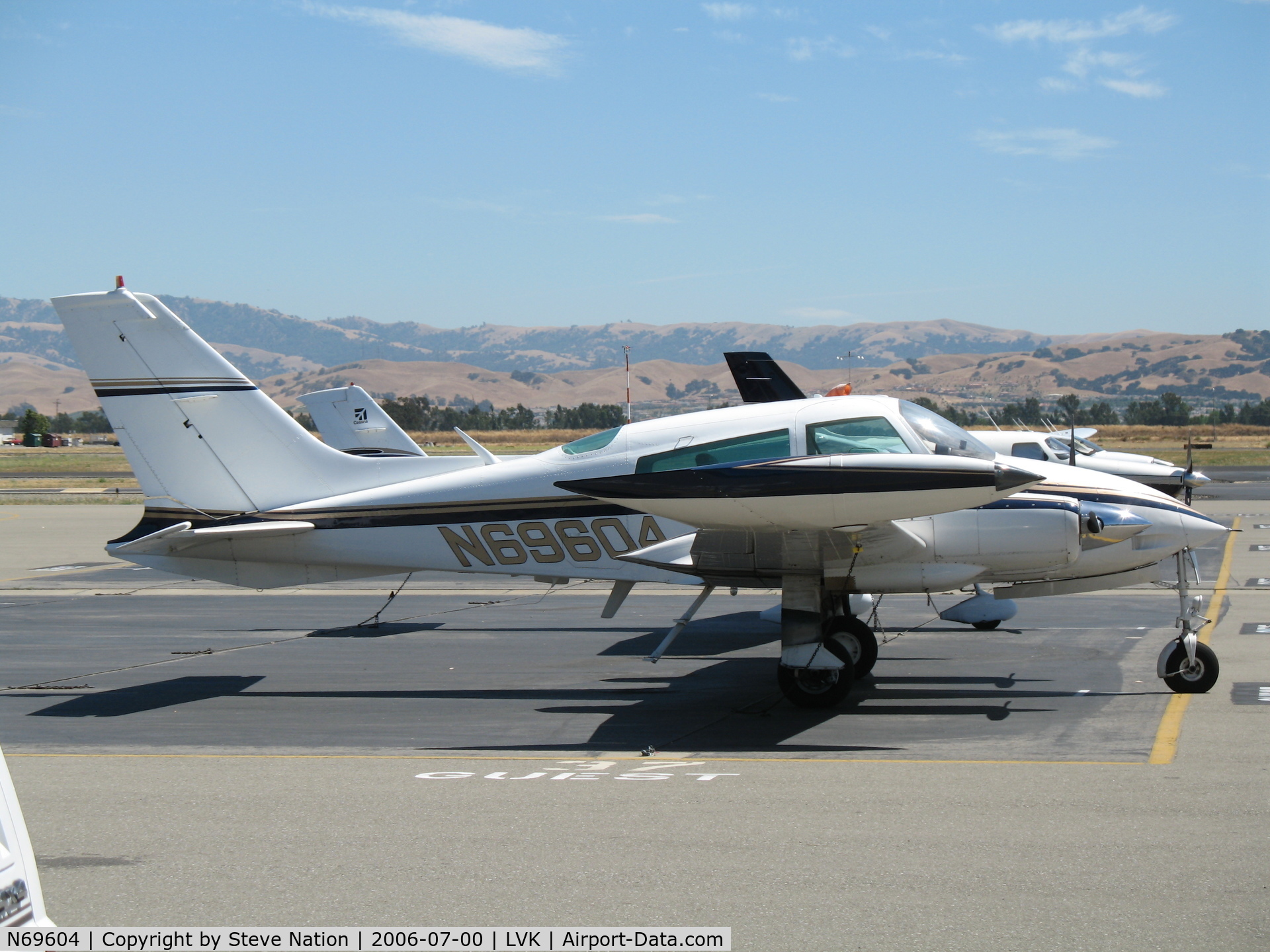 N69604, 1973 Cessna 310Q C/N 310Q0812, 1973 Cessna 310Q @ Livermore Municipal Airport, CA