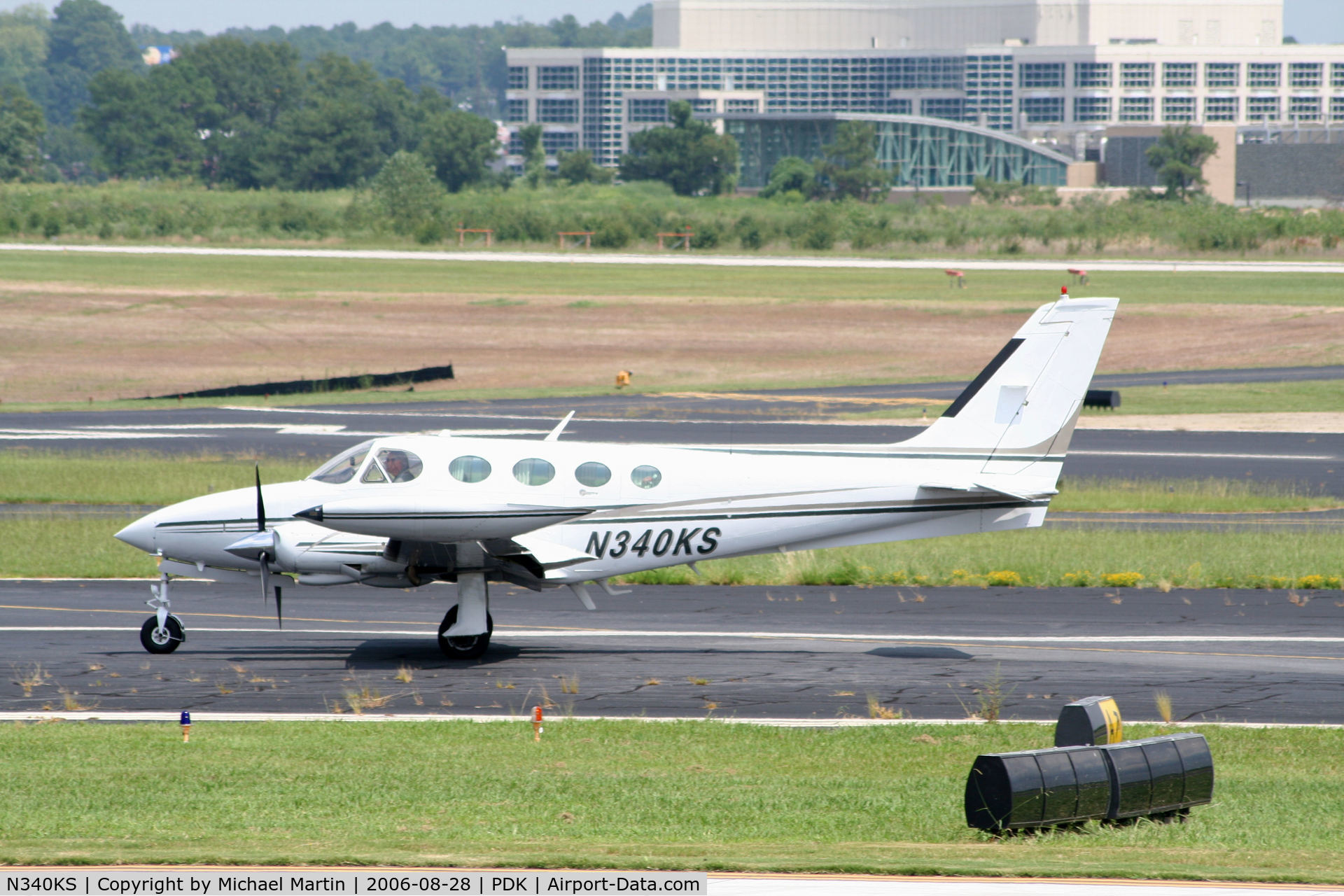N340KS, 1981 Cessna 340A C/N 340A1501, Taxing to Epps Air Service