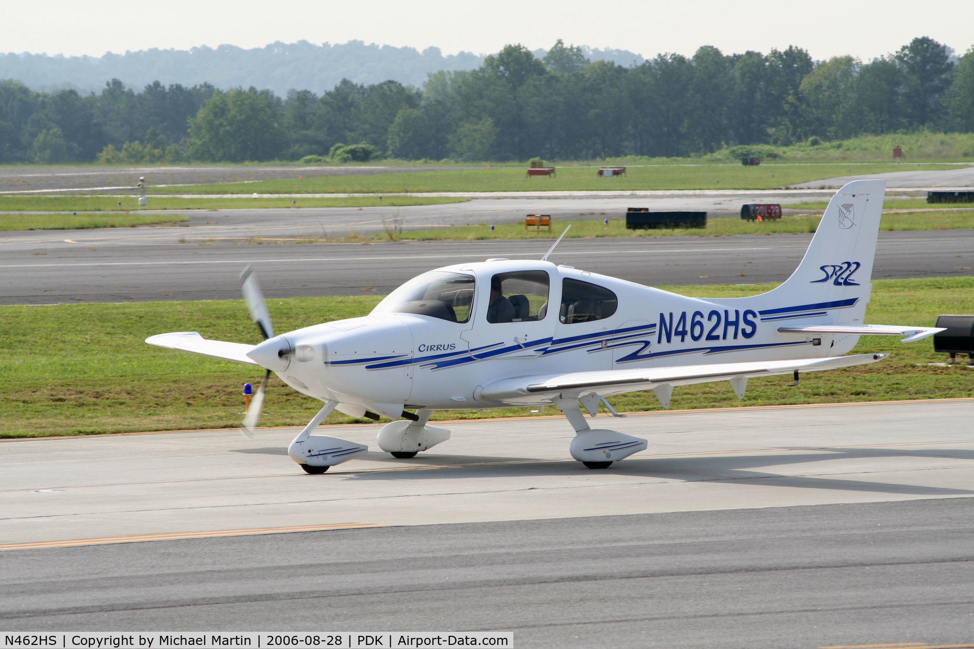 N462HS, 2003 Cirrus SR22 C/N 0775, Taxing back from flight