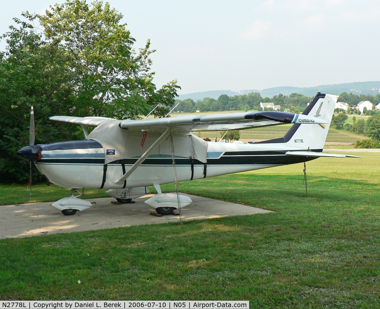 N2778L, 1967 Cessna 172H C/N 17255978, This well-kept 1967 Skyhawk resides at Hackettstown Airport.