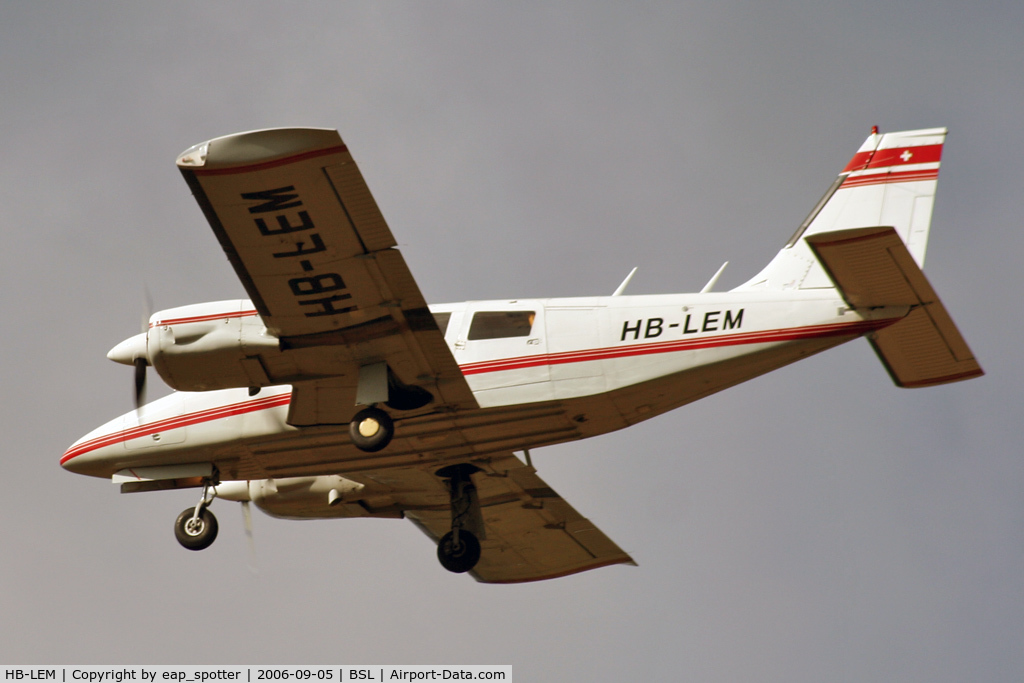 HB-LEM, 1973 Piper PA-34-200 Seneca C/N 34-7350327, landing on runway 16