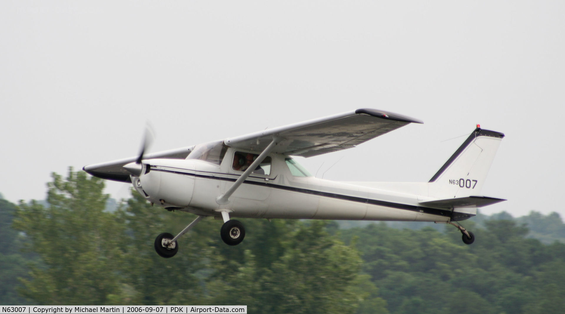 N63007, 1975 Cessna 150M C/N 15077043, James Bond departing runway 2L