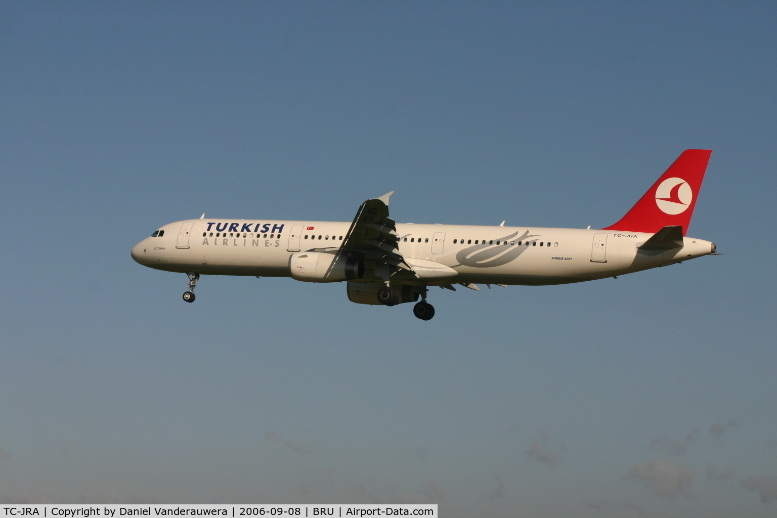 TC-JRA, 2006 Airbus A321-231 C/N 2823, descending to rnw 25L
