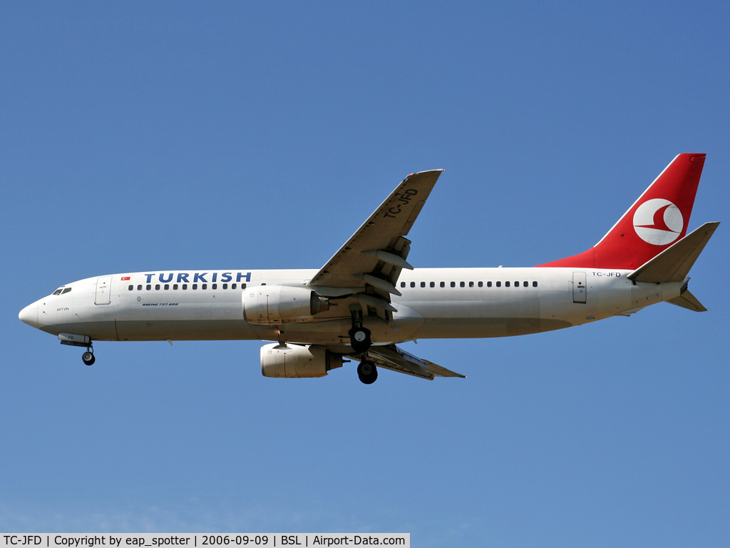 TC-JFD, 1998 Boeing 737-8F2 C/N 29766, inbound from Istanbul landing on runway 16