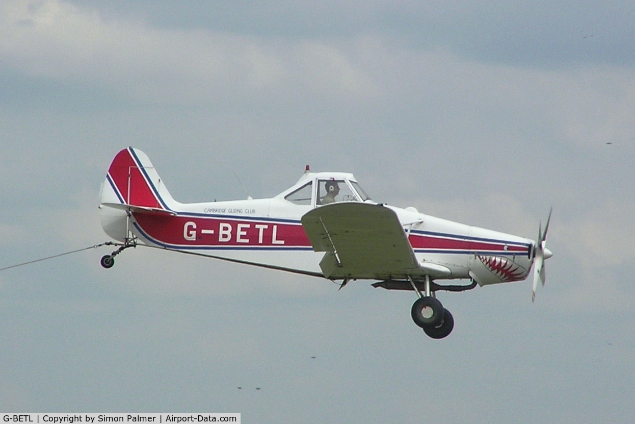 G-BETL, 1976 Piper PA-25-235 Pawnee C/N 25-7656016, Pawnee landing at Gransden Lodge
