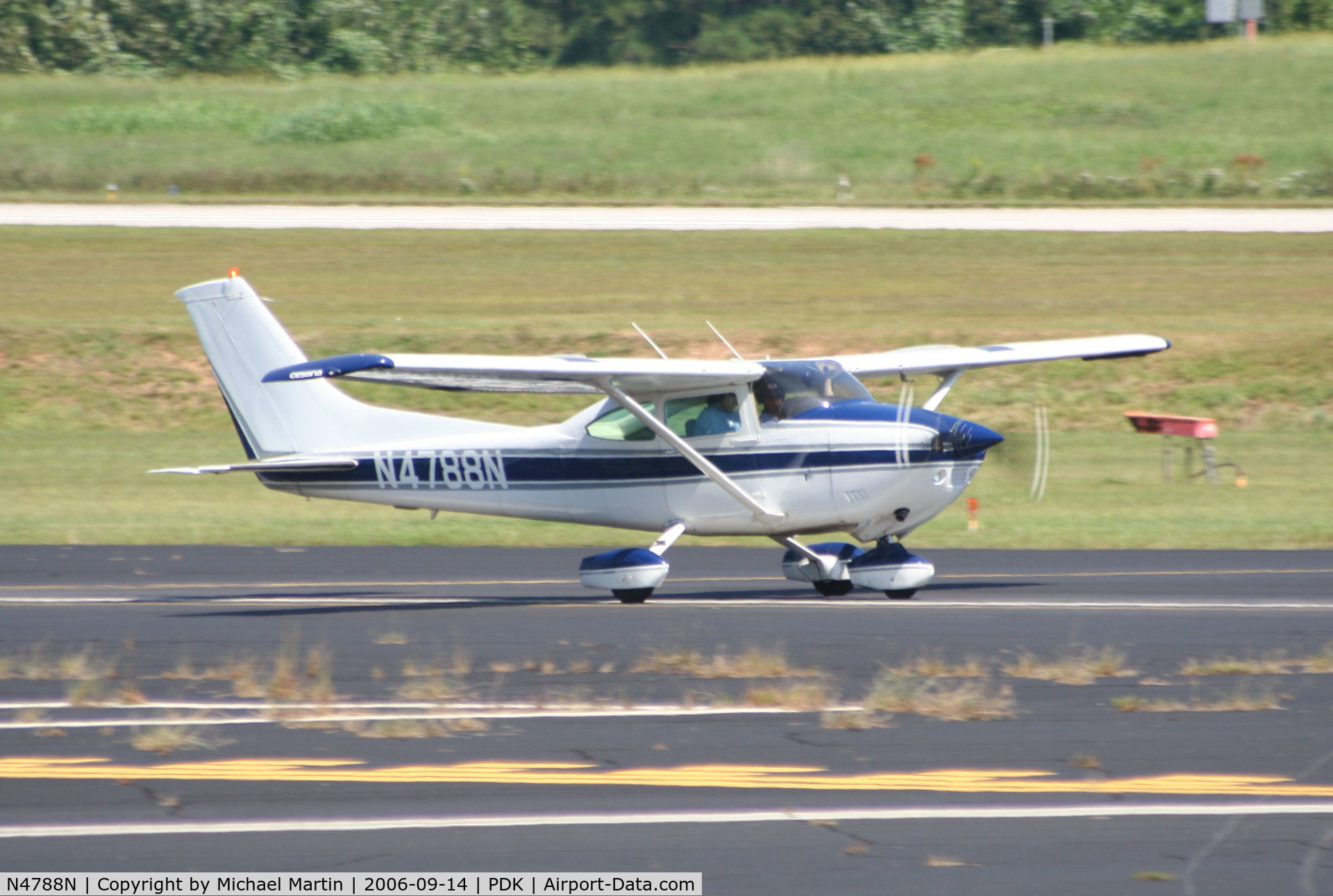 N4788N, Cessna 182Q Skylane C/N 18267369, Taking off from 20R