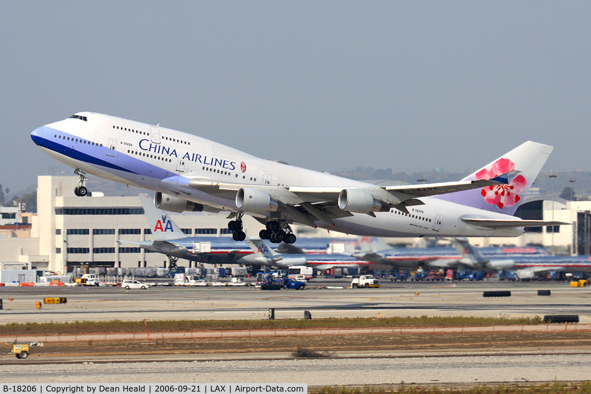 B-18206, 1998 Boeing 747-409 C/N 29030, China Airlines B-18206 (FLT CAL5) departing RWY 25R enroute to Chiang Kai Shek Int'l (RCTP).