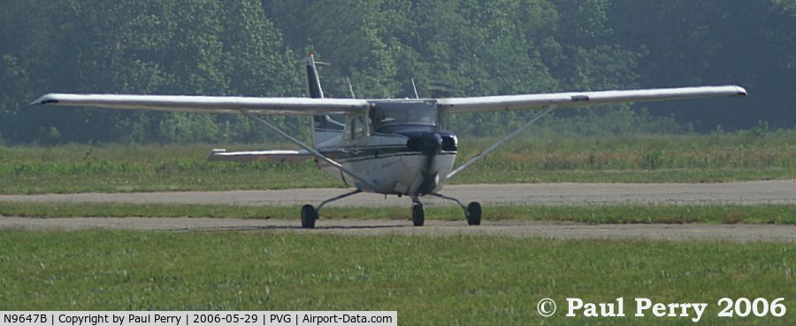 N9647B, 1981 Cessna 172RG Cutlass RG C/N 172RG0943, Taxiing into position for the takeoff queue