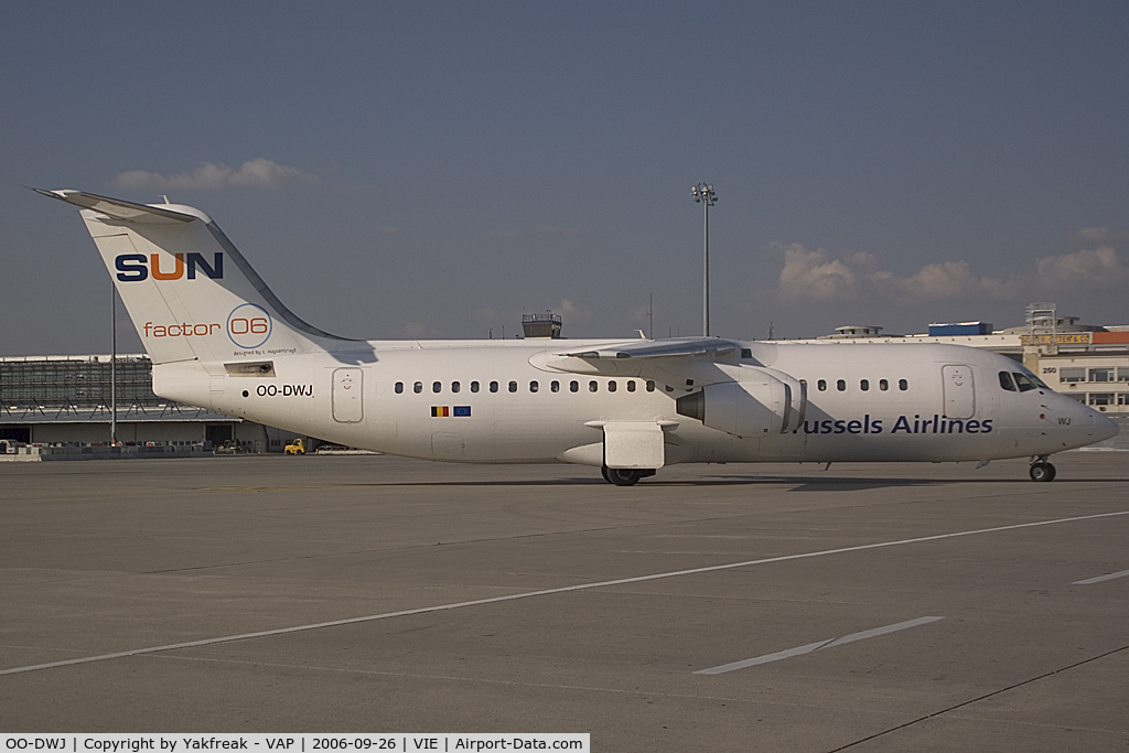OO-DWJ, 1999 British Aerospace Avro 146-RJ100 C/N E3355, SN Brussels Avro 100 with special tail colors
