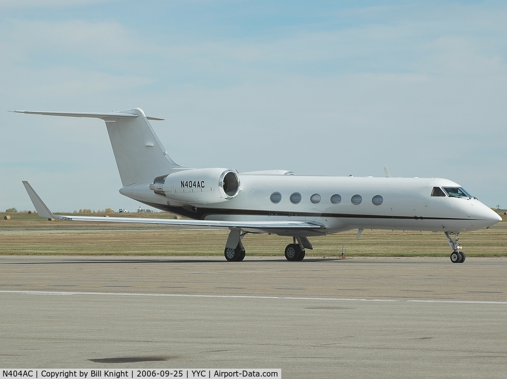 N404AC, 1999 Gulfstream Aerospace G-IV C/N 1384, Stop at customs