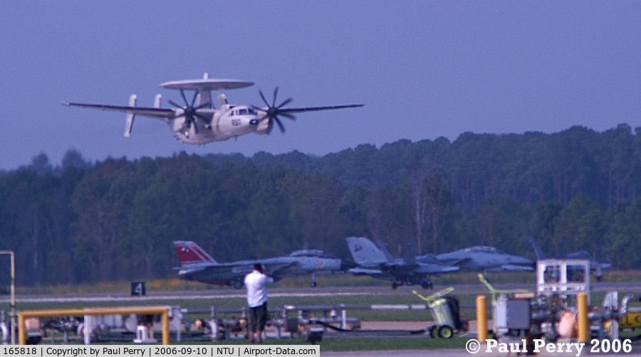 165818, 2000 Northrop Grumman E-2C Hawkeye C/N A189, Ingressing low, over more Navy Assets