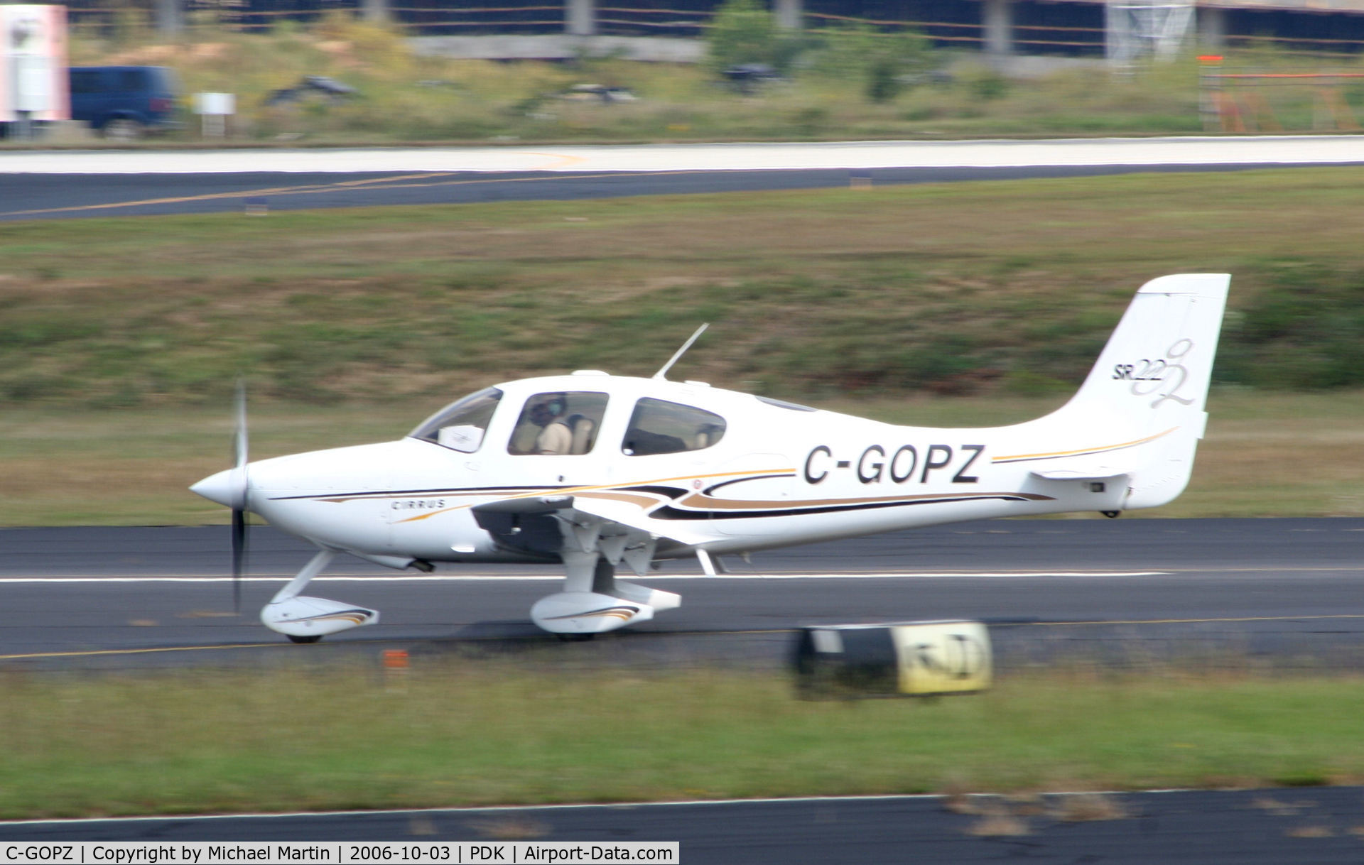 C-GOPZ, 2004 Cirrus SR22 G2 C/N 1080, Taxing to Epps Air Service