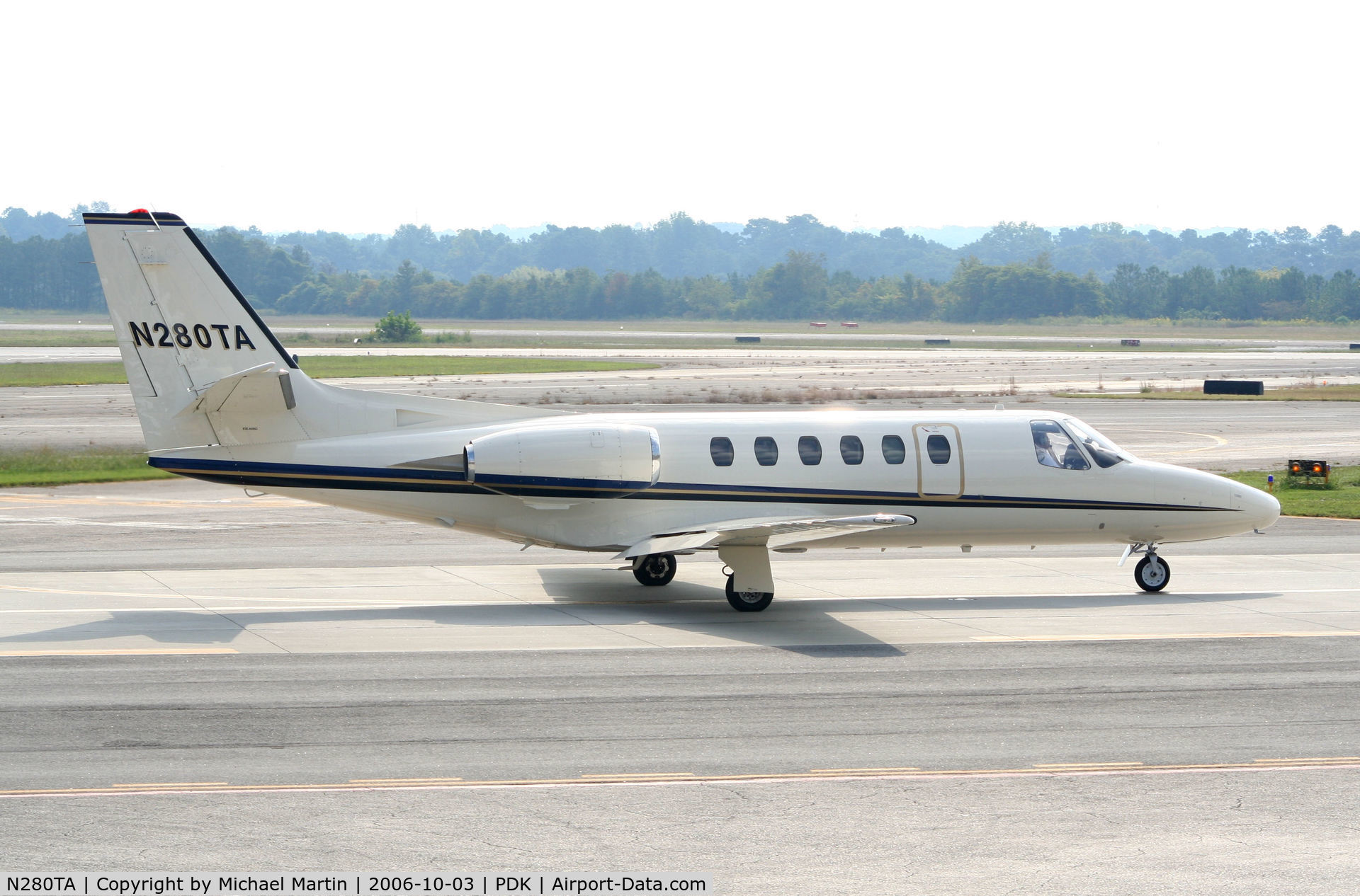 N280TA, 1980 Cessna 550 Citation II C/N 550-0206, Taxing to Runway 2R