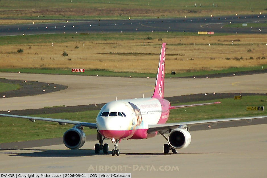D-AKNR, 2000 Airbus A319-112 C/N 1209, Taxiing to the gate