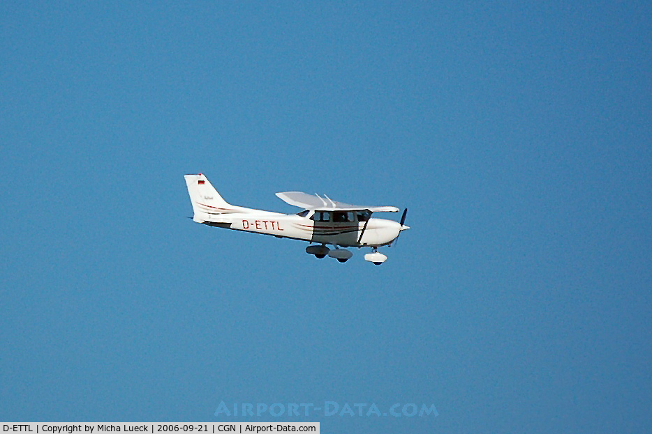 D-ETTL, 2004 Cessna 172R Skyhawk C/N 17281217, passing over CGN