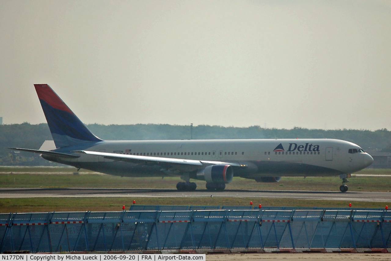 N177DN, 1991 Boeing 767-332 C/N 25122, Accelerating for the take-off run